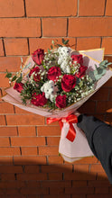 Load image into Gallery viewer, Bear Hugs Rose Bouquet