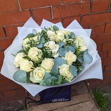 Load image into Gallery viewer, White Rose Bouquet